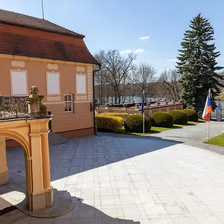 Hotel Zámek štiřín Velké Popovice