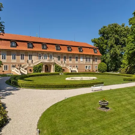 Hotel Zámek štiřín Velké Popovice