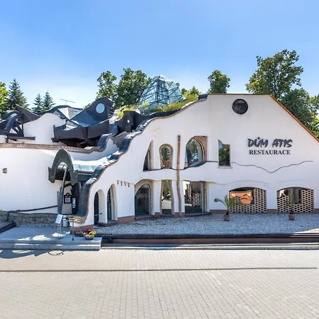 Zámek štiřín Velké Popovice