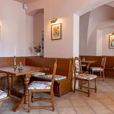 Hotel Zámek štiřín 4*